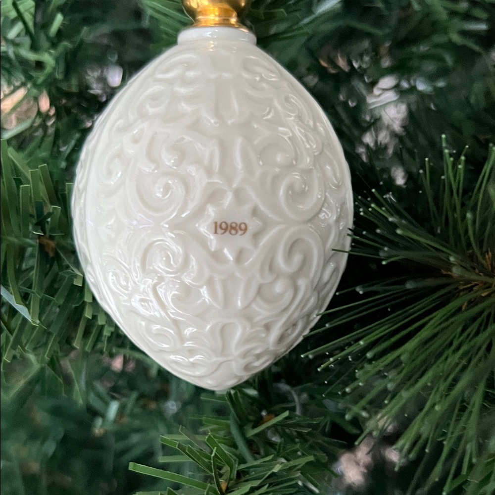 🎉Host Pick🎉Lenox 1989 Annual Ornament (Retired) - Picture 2 of 8